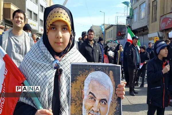 دانش‌آموزانی که همه با هم آمدند