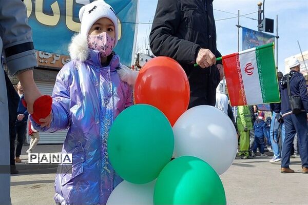 دانش‌آموزانی که همه با هم آمدند