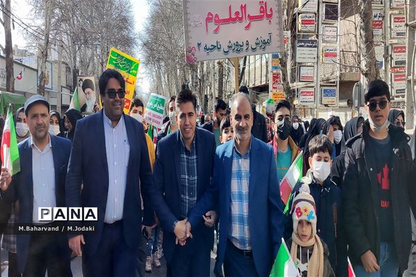 حضور پرشور دانش‌آموزان ولایتمدار ناحیه 2 خرم‌آباد در راهپیمایی 22 بهمن