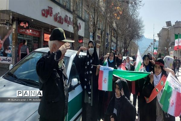 حضور پرشور دانش‌آموزان ولایتمدار ناحیه 2 خرم‌آباد در راهپیمایی 22 بهمن