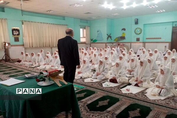 جشن تکلیف شکوفه‌های 9 ساله دبستان دخترانه سعادت شهرستان قدس