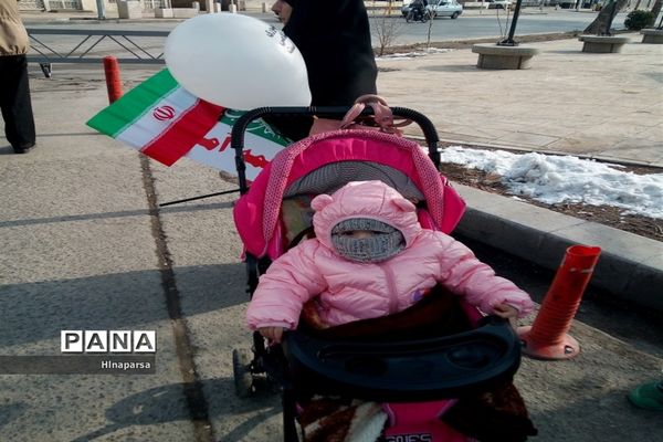 حضور پرشکوه مردم قزوین در راهپیمایی ۲۲ بهمن