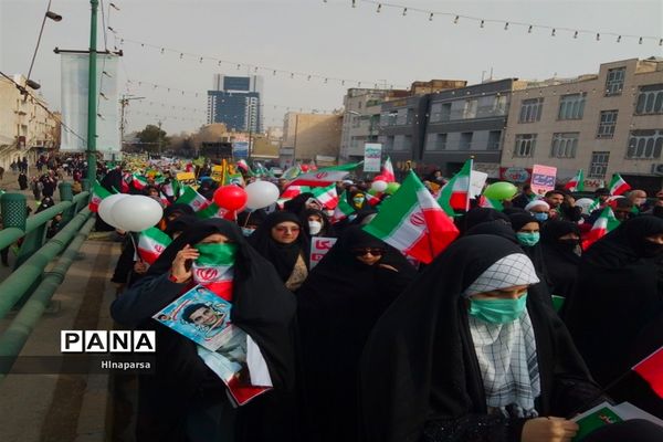 حضور پرشکوه مردم قزوین در راهپیمایی ۲۲ بهمن