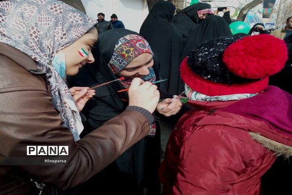 حضور پرشکوه مردم قزوین در راهپیمایی ۲۲ بهمن