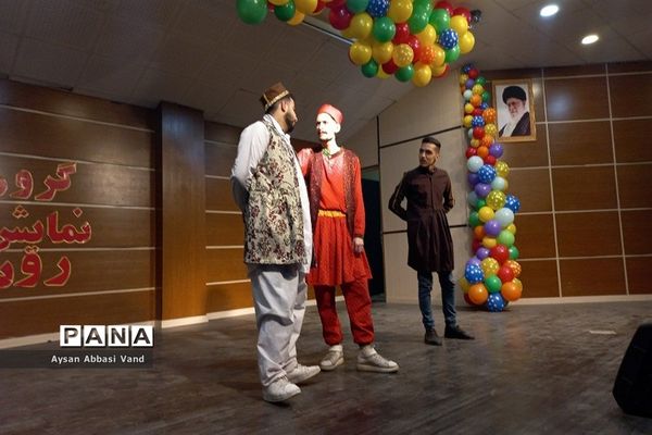 برگزاری نمایش جنگ شادی درشهرستان قرچک