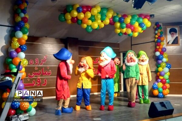 برگزاری نمایش جنگ شادی درشهرستان قرچک