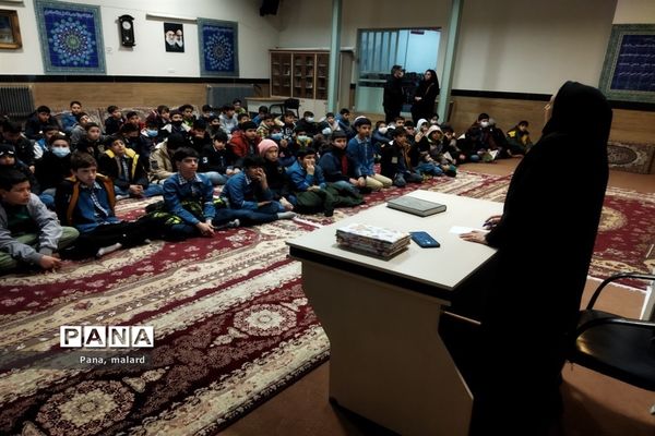 برگزاری نشست کتاب خوان در دبستان شیخ فضل‌الله نوری صفادشت