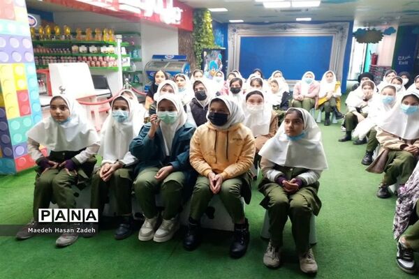 بازدید دانش‌‌آموزان آموزشگاه  الله‌اکبر اسلامشهر از شرکت لبنیاتی میهن