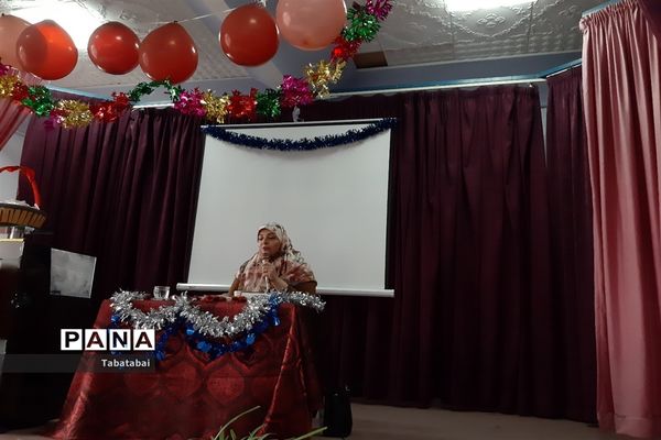 برگزاری جشن مبعث در دبیرستان زینبیه منطقه ۱۳