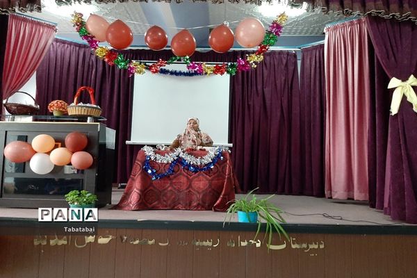 برگزاری جشن مبعث در دبیرستان زینبیه منطقه ۱۳