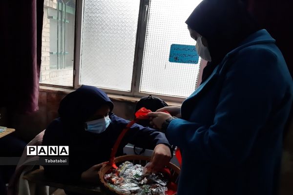 برگزاری جشن مبعث در دبیرستان زینبیه منطقه ۱۳