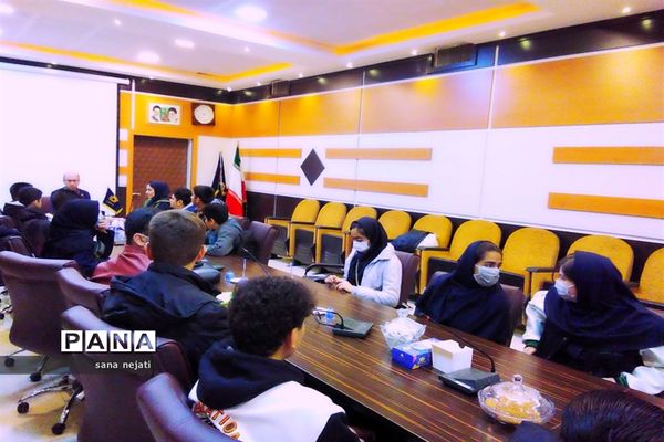 بازدید دانش‌آموزان برگزیده مسابقات پژوهش سراهای دانش‌آموزی از دانشگاه کشاورزی استان فارس