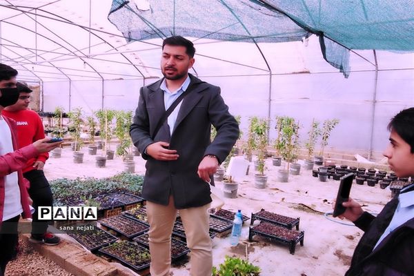 بازدید دانش‌آموزان برگزیده مسابقات پژوهش سراهای دانش‌آموزی از دانشگاه کشاورزی استان فارس