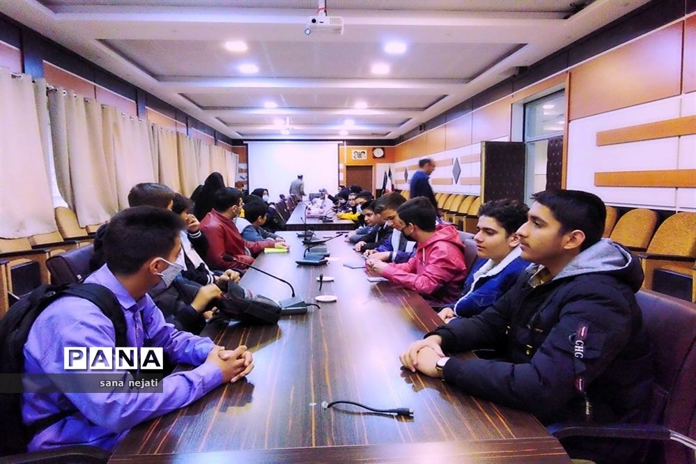 بازدید دانش‌آموزان برگزیده مسابقات پژوهش سراهای دانش‌آموزی از دانشگاه کشاورزی استان فارس