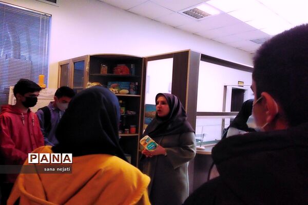 بازدید دانش‌آموزان برگزیده مسابقات پژوهش سراهای دانش‌آموزی از دانشگاه کشاورزی استان فارس