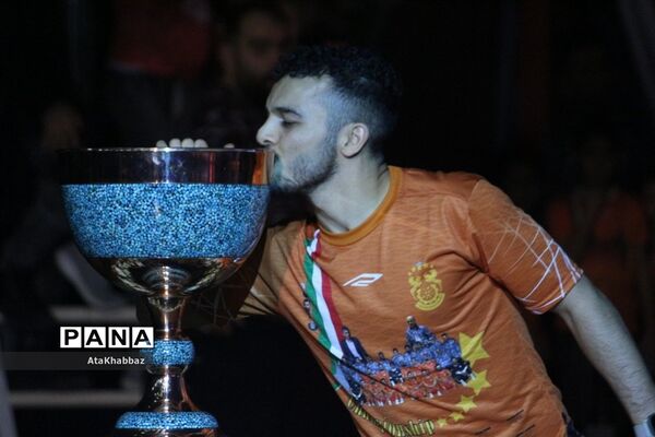 طلا بر گردن مس