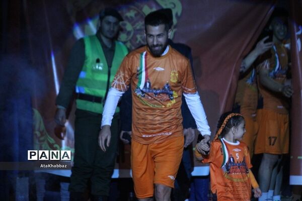 طلا بر گردن مس