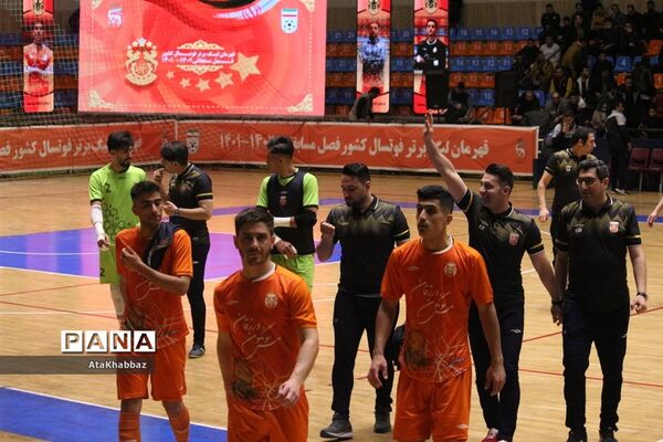 طلا بر گردن مس