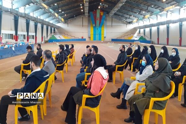 توزیع اقلام ورزشی و بهداشتی در سالن دوومیدانی برادران شهید مظفر ملارد