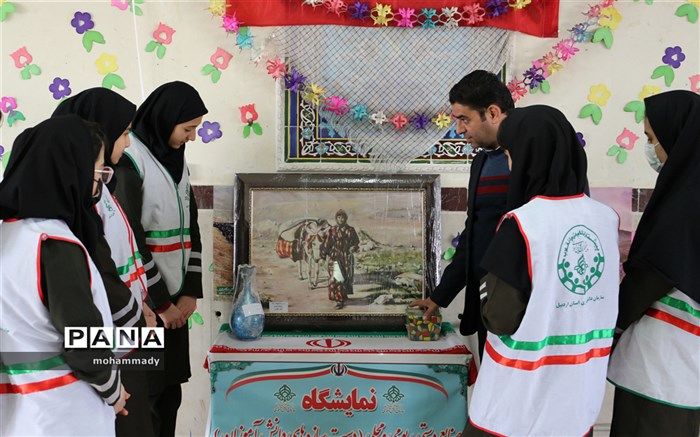 برگزاری نمایشگاه دست‌سازهای دانش‌آموزان در اردبیل