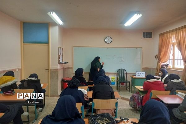 برگزاری جلسه گفتمان دینی در دبیرستان عدالت جوادآباد