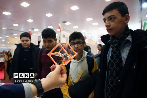 نمایشگاه دستاوردها و طرح‌های پژوهشی برتر دانش‌آموزان سمپاد