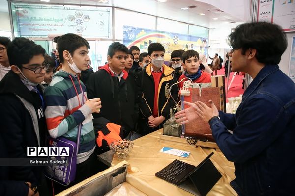 نمایشگاه دستاوردها و طرح‌های پژوهشی برتر دانش‌آموزان سمپاد