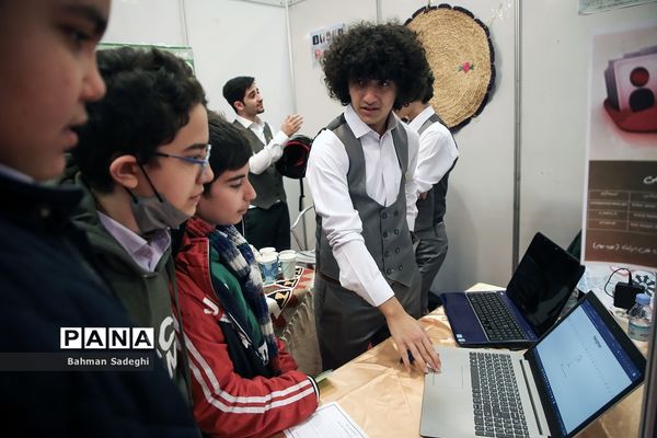 نمایشگاه دستاوردها و طرح‌های پژوهشی برتر دانش‌آموزان سمپاد