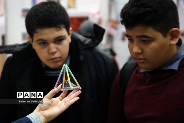 نمایشگاه دستاوردها و طرح‌های پژوهشی برتر دانش‌آموزان سمپاد