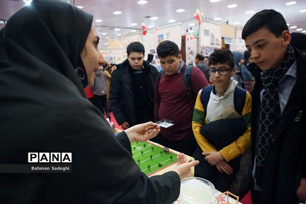 نمایشگاه دستاوردها و طرح‌های پژوهشی برتر دانش‌آموزان سمپاد