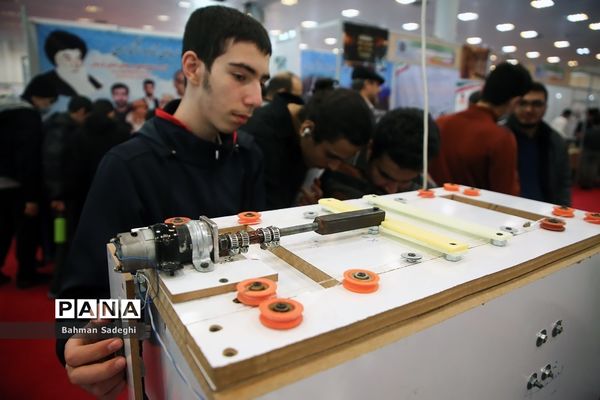 نمایشگاه دستاوردها و طرح‌های پژوهشی برتر دانش‌آموزان سمپاد