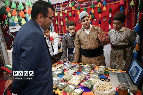 نمایشگاه دستاوردها و طرح‌های پژوهشی برتر دانش‌آموزان سمپاد