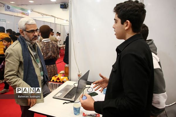 نمایشگاه دستاوردها و طرح‌های پژوهشی برتر دانش‌آموزان سمپاد