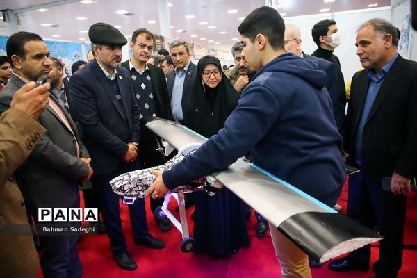 نمایشگاه دستاوردها و طرح‌های پژوهشی برتر دانش‌آموزان سمپاد