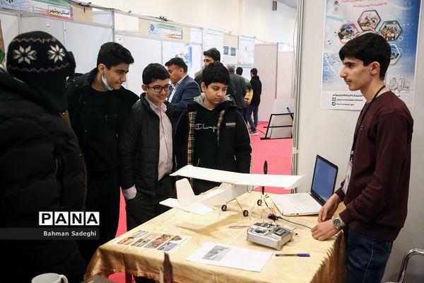نمایشگاه دستاوردها و طرح‌های پژوهشی برتر دانش‌آموزان سمپاد