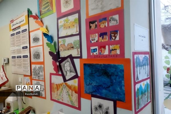 برپایی نمایشگاه دست سازه‌های دانش‌آموزی در دبستان علوی منطقه ۱۳