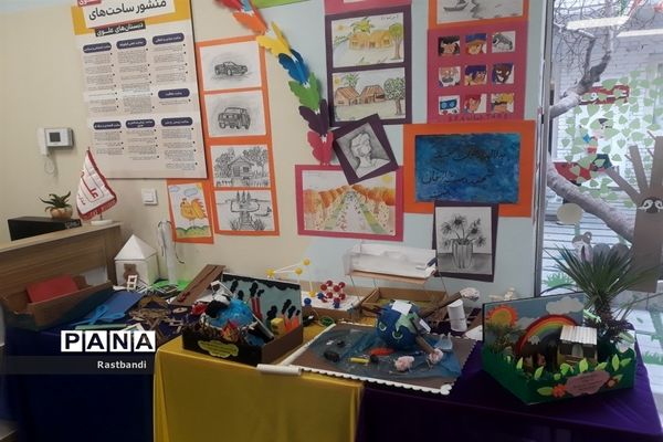 برپایی نمایشگاه دست سازه‌های دانش‌آموزی در دبستان علوی منطقه ۱۳