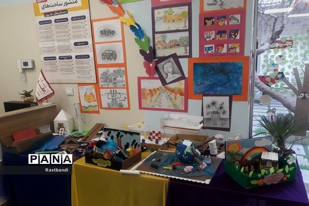 برپایی نمایشگاه دست سازه‌های دانش‌آموزی در دبستان علوی منطقه ۱۳