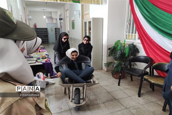 مدرسه طراز انقلاب...