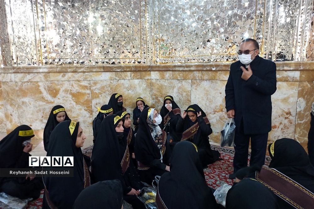 حال و هوای دانش‌آموزان زیارت اولی از زیارت حرم حضرت علی‌ابن موسی‌ الرضا (ع)