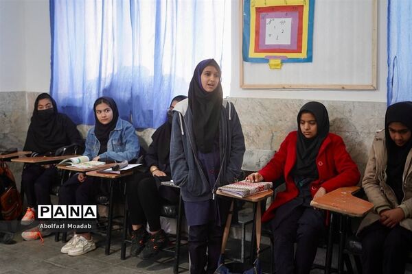 دیدار نماینده ترشیز با دانش‌آموزان کاشمر