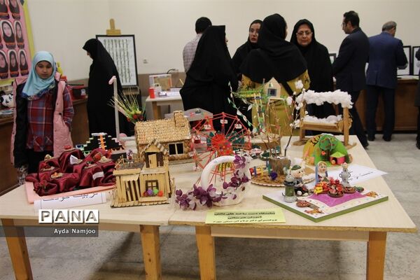 نمایشگاه دستاورد‌های دانش‌آموزی هنرستان دخترانه مهر جهرم