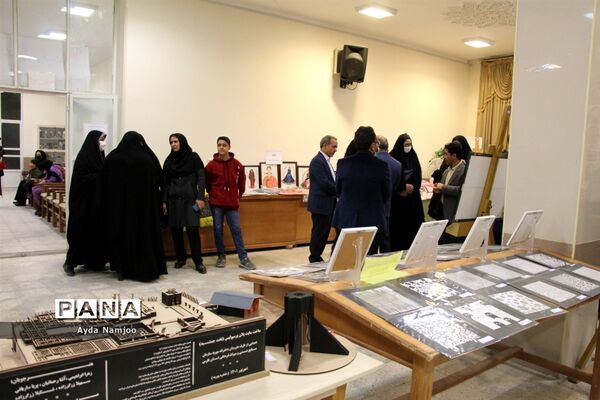نمایشگاه دستاورد‌های دانش‌آموزی هنرستان دخترانه مهر جهرم