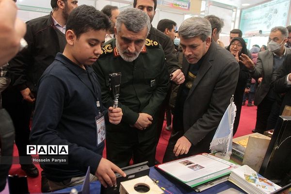 نمایشگاه دستاوردها و طرح‌های پژوهشی برتر دانش‌آموزان سمپاد