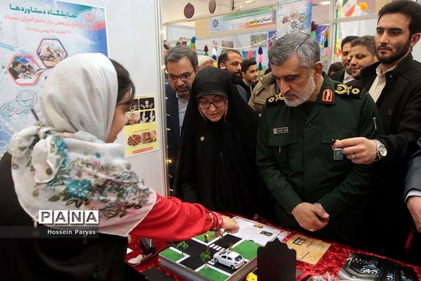 نمایشگاه دستاوردها و طرح‌های پژوهشی برتر دانش‌آموزان سمپاد