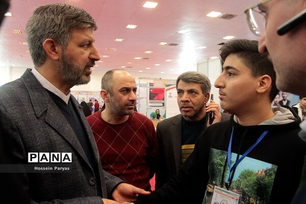 نمایشگاه دستاوردها و طرح‌های پژوهشی برتر دانش‌آموزان سمپاد