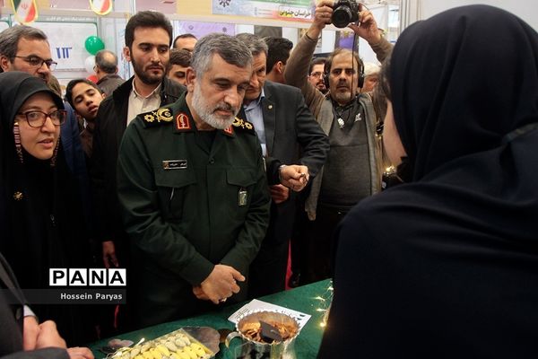 نمایشگاه دستاوردها و طرح‌های پژوهشی برتر دانش‌آموزان سمپاد