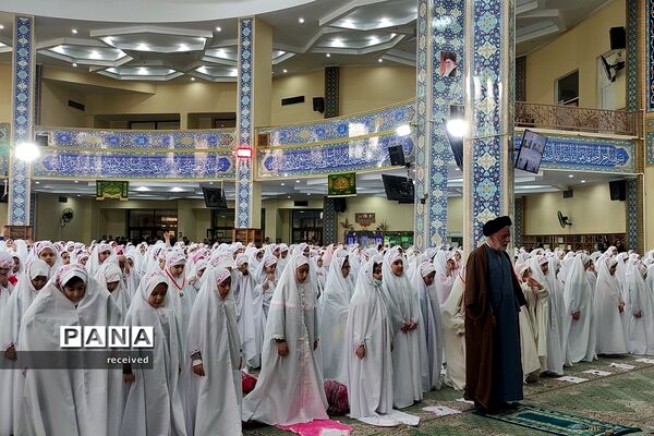 جشن تکلیف ۱۳۰۰ نفری دانش‌آموزان دختر منطقه ۱۱ شهرتهران