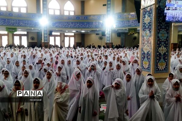 جشن تکلیف ۱۳۰۰ نفری دانش‌آموزان دختر منطقه ۱۱ شهرتهران