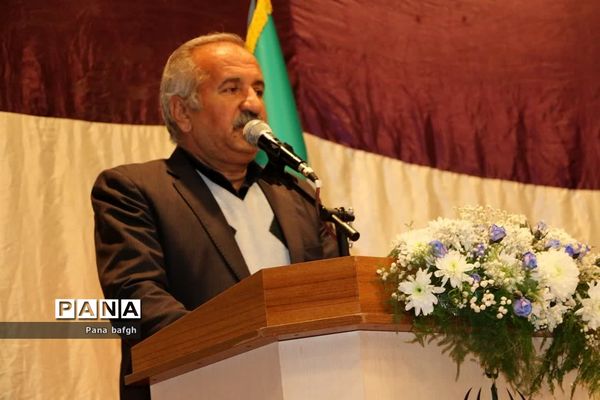 رونمایی از کتاب «جواهری در سینه باران» اثر نویسنده جوان بافقی